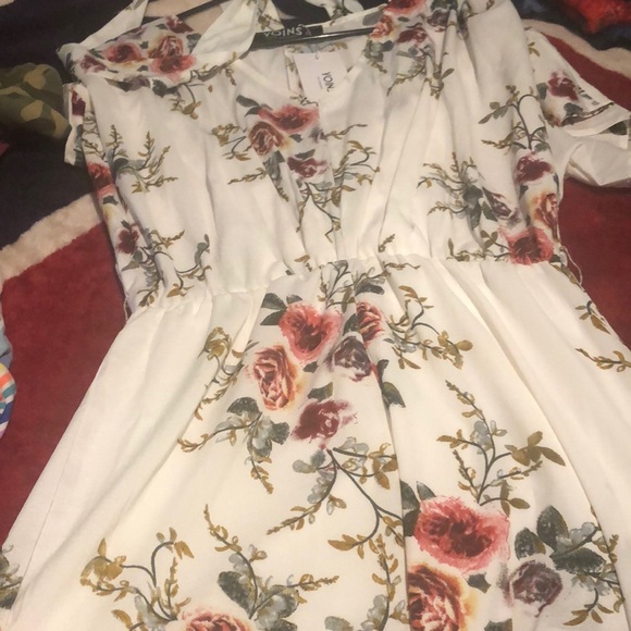 White dress - Picture 3 of 3